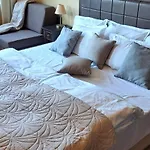 Patrick's - Royal * ساني بيتش